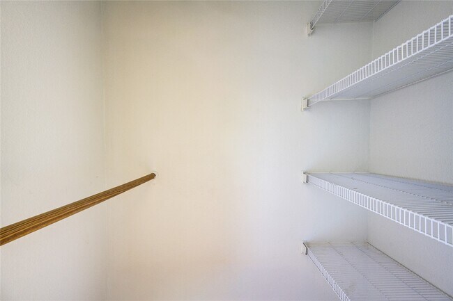 Building Photo - 3055 Walnut Bend Ln