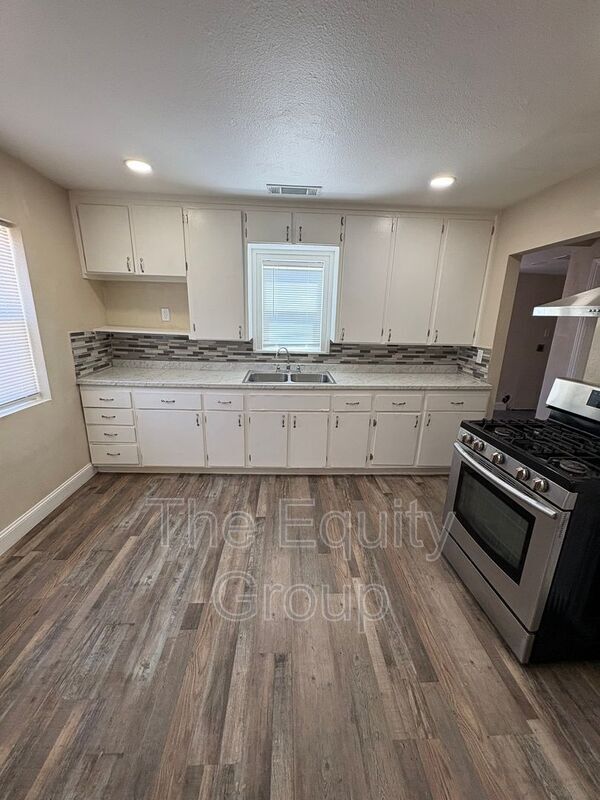 Building Photo - 13405 Ave 432