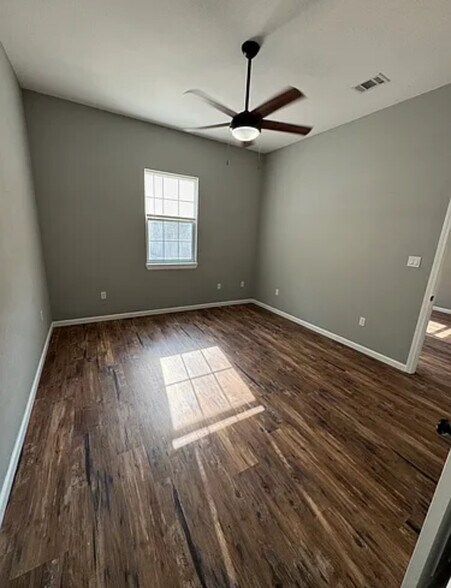 Building Photo - 241 Dogwood St