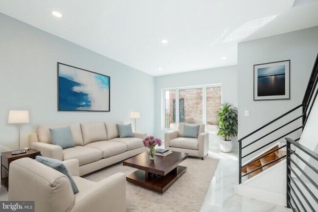 Building Photo - Breathtaking House for Rent wt Roof Deck