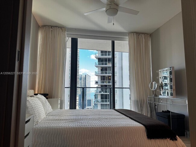 Building Photo - 1000 Brickell Plaza