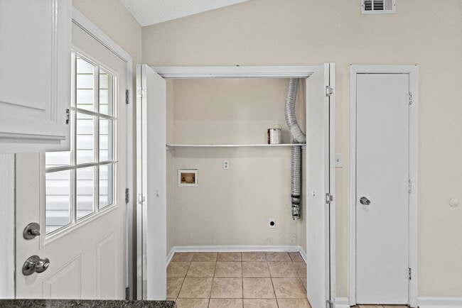 Building Photo - 130-132-132 Pine Crest Dr