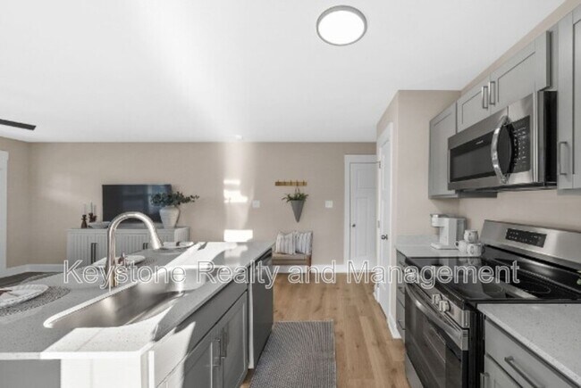 Building Photo - 404 Juniper Way