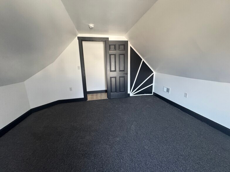 Building Photo - 234 E 16th Ave