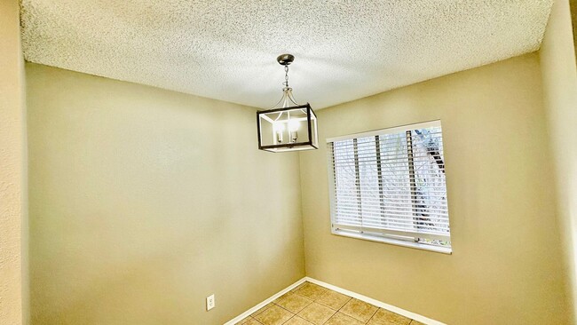 Building Photo - 2 bedroom 2 bath Condo in Temple Terrace a...