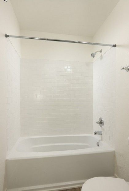 Building Photo - 1004 W Clark Ave