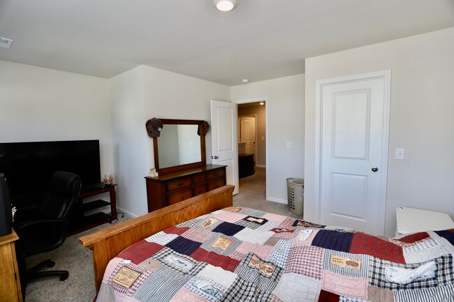Building Photo - 21 Ciani Ct