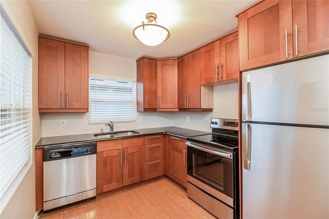 Building Photo - 1433 Vinetree Dr