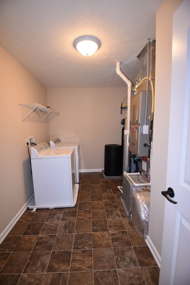 Building Photo - New Palestine 4 Bedroom Home