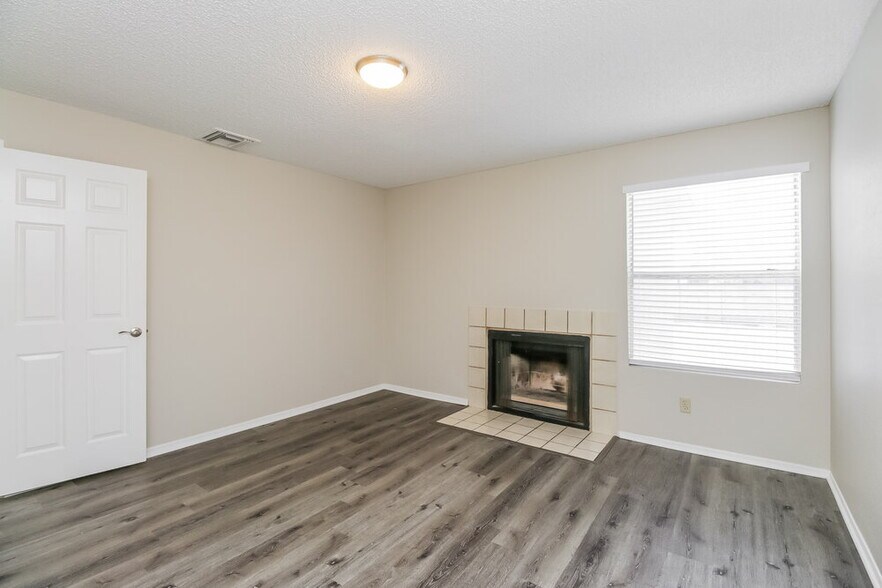 Building Photo - 3869 W Elgin St