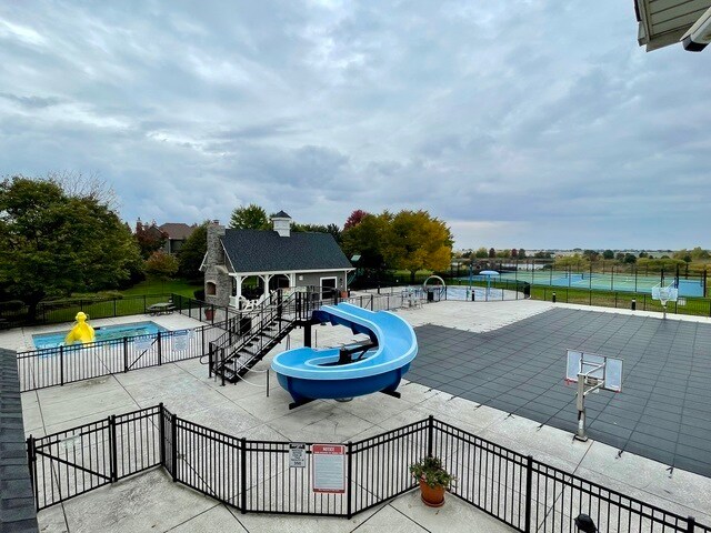 Building Photo - 738 Spires Dr