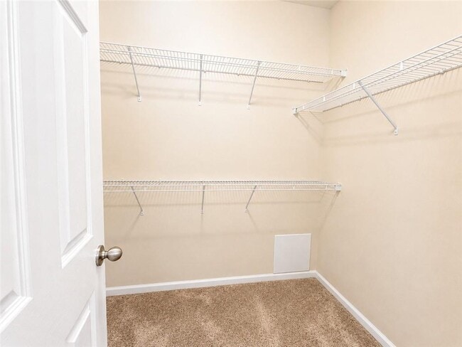 Building Photo - 6065 Cameron Pointe