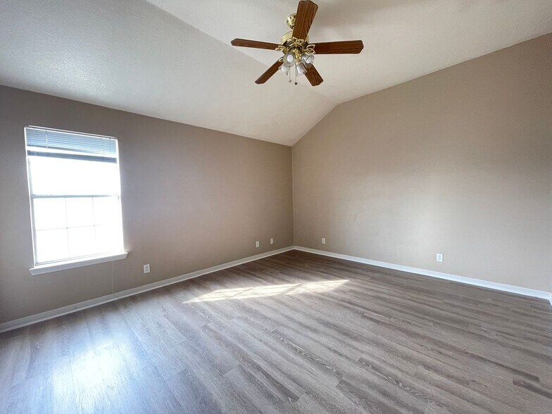 Building Photo - 4802 John David Dr