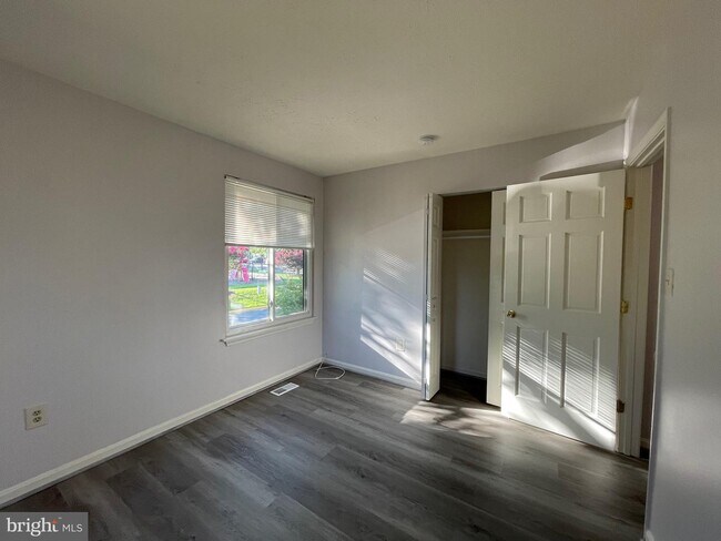 Building Photo - 7233 Mill Creek Ct