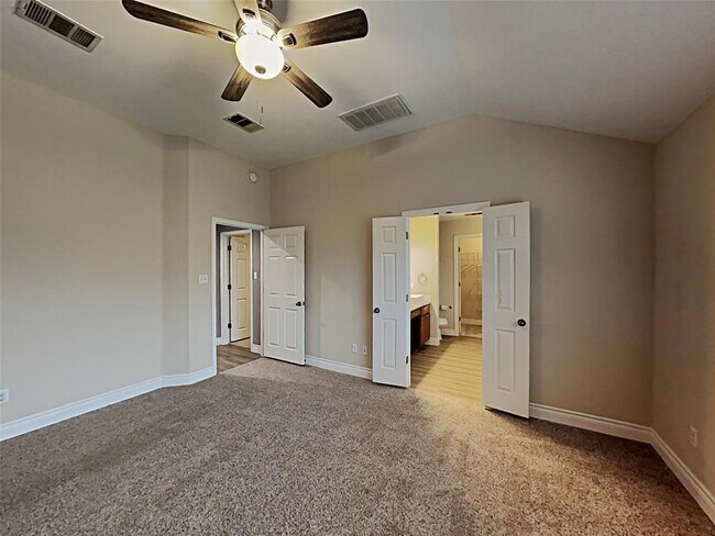 Building Photo - 441 Goldenrod St