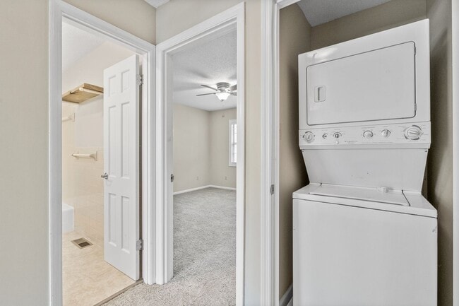 Building Photo - Modern Comfort in the Heart of West Knoxville