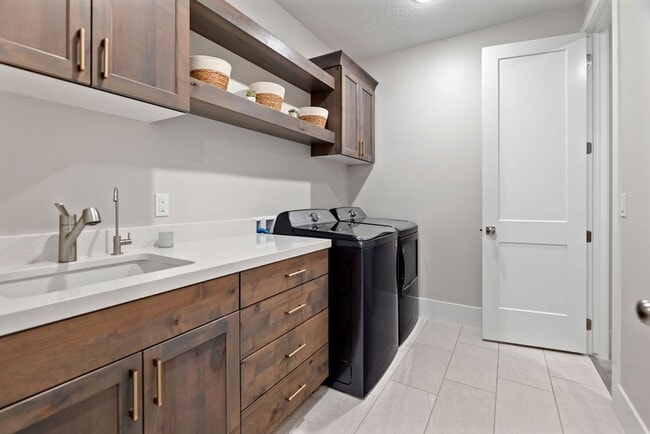 Building Photo - Elegant Residence on an Arce Lot