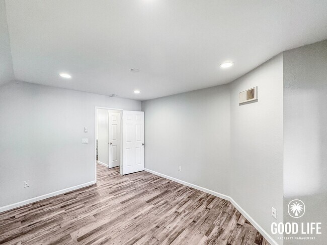 Building Photo - SD: 2BD/2BA Condo in UTC with Reserved Parking, Covered Balcony & In-Unit Laundry