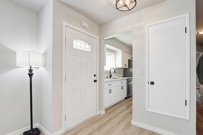 Building Photo - 7334 Grenola Way