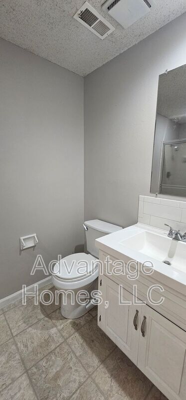 Building Photo - 11418 E 71 St