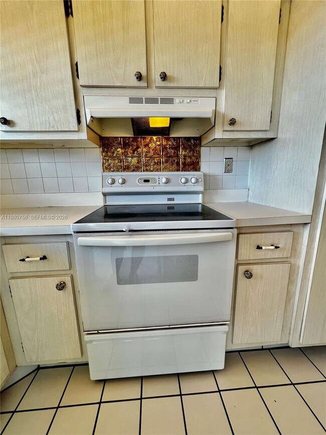 Building Photo - 1425 Arthur St