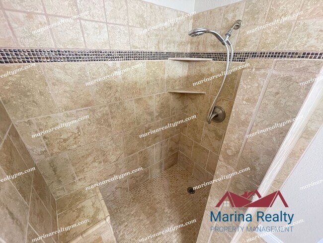 Building Photo - Near Walking Trails and Glen Cove Waterfro...