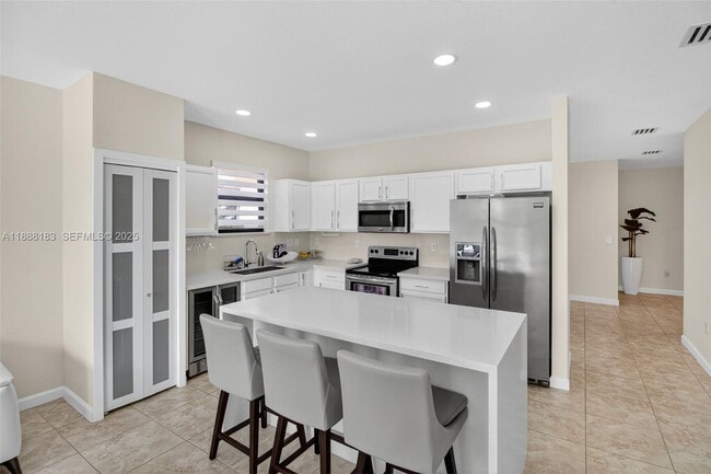 Building Photo - 3616 SE 2nd Dr