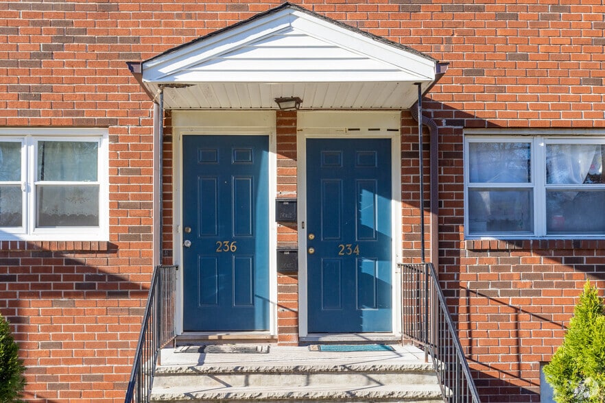 Entrance - 227 S 7th Ave