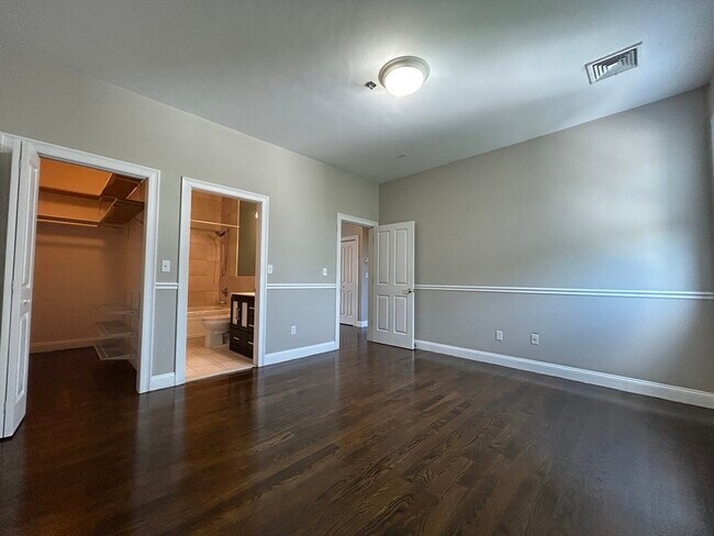 Building Photo - 81 Boylston St