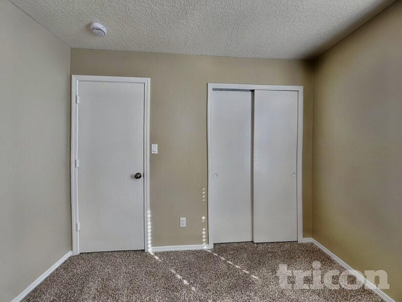 Building Photo - 6407 Black Hawk Dr NE