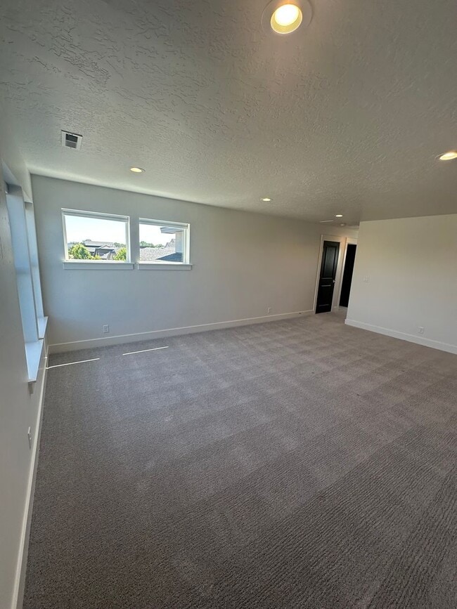 Building Photo - Riverstone: Gated Community, Pond Access i...