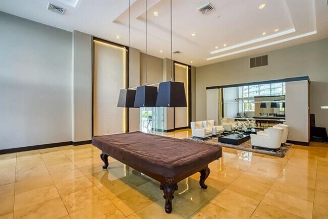 Building Photo - 18911 Collins Ave