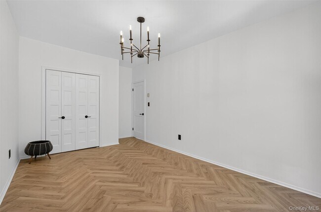 Building Photo - 8 Roundtree Ct