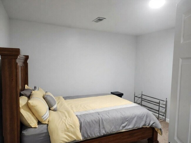Building Photo - 11257 Cedar View Cir