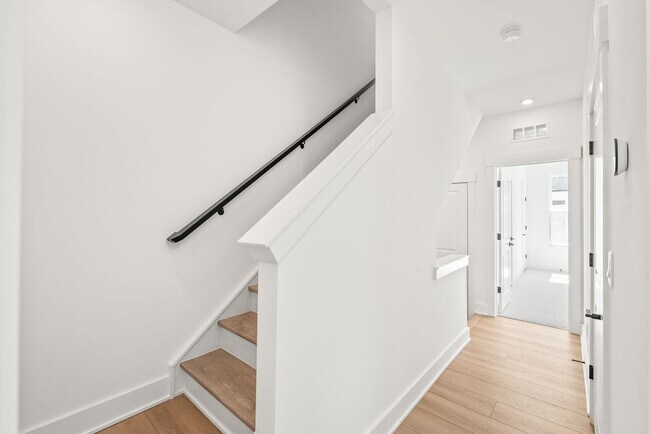 Building Photo - (Move-in Special) 3 Bedroom Townhome in LoSo!