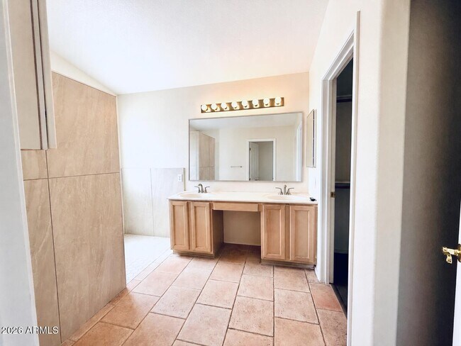 Building Photo - 7249 E Softwind Dr