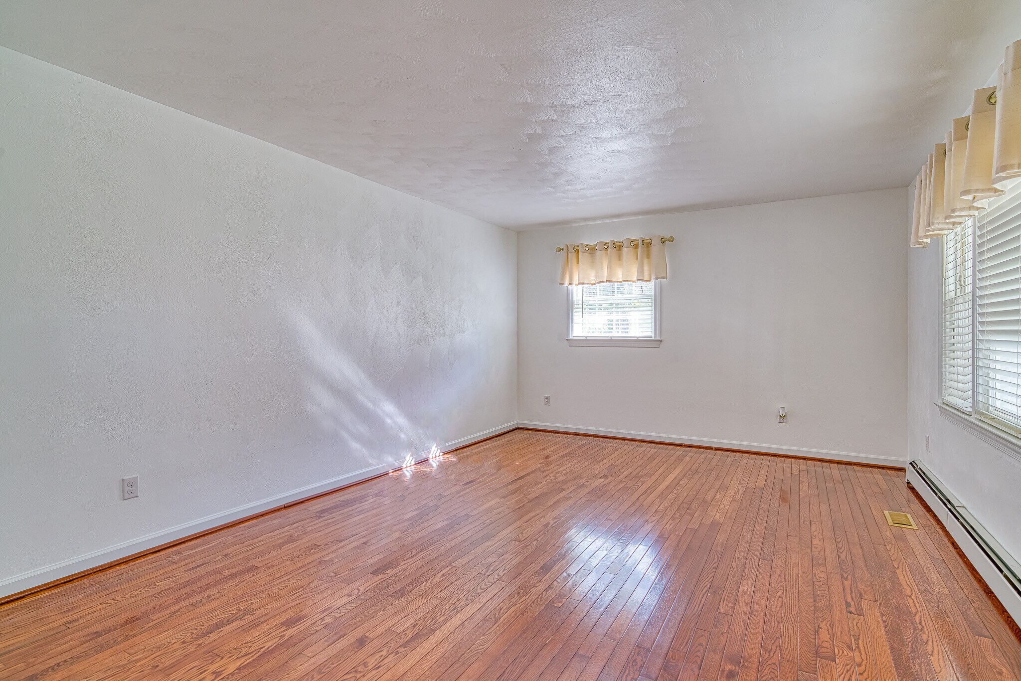 Building Photo - 21 Bayview Dr