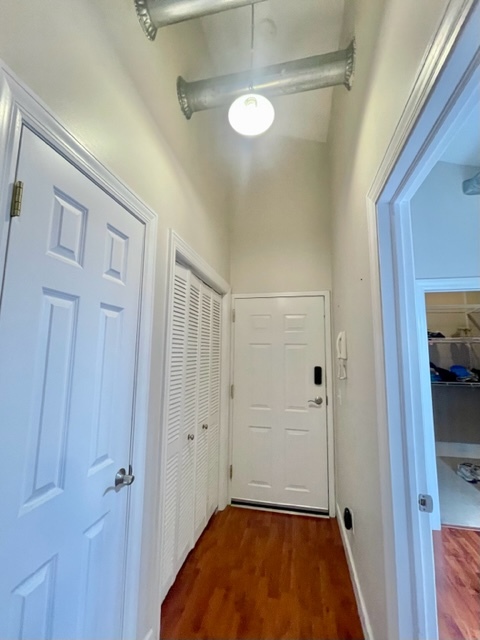 Entry Way - 135 E Prairie Ave