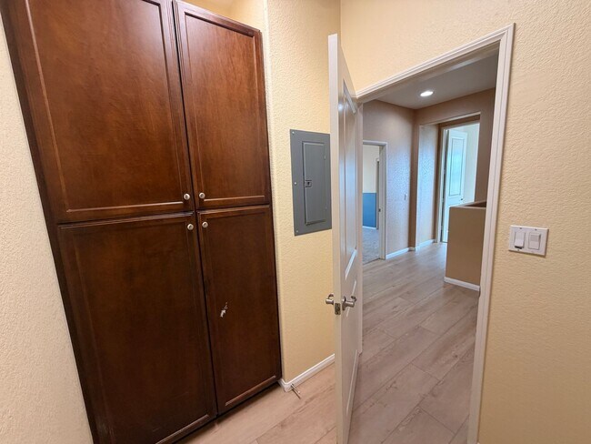 Building Photo - 1729 Cripple Creek Dr