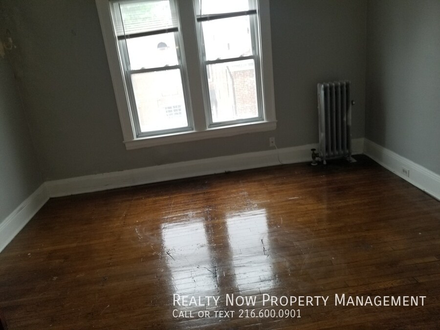 Building Photo - 11871 Lake Ave