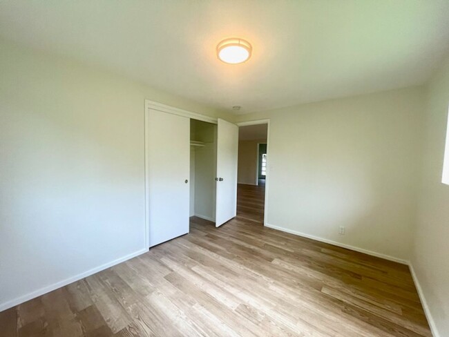 Building Photo - 3 Bedroom plus Office and 2.5 Bath for ren...