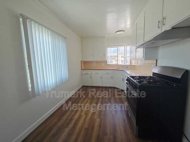 Building Photo - 311 N Pacific Ave