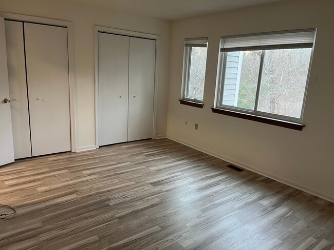 Building Photo - 116 Hilltop Dr