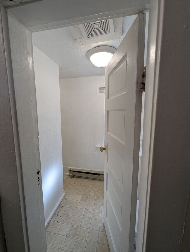 Building Photo - $1,000 Grocery Store Gift Card! 4 Bedroom,...