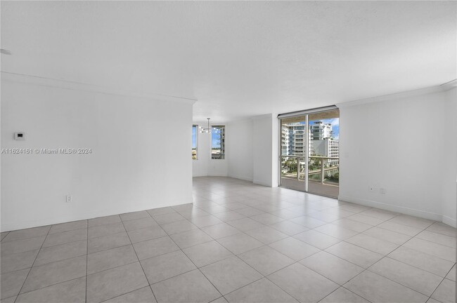 Building Photo - 5900 Collins Ave