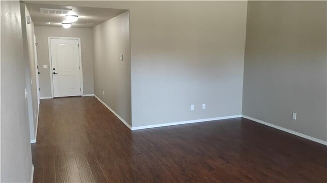 Building Photo - 100 Willow Dr