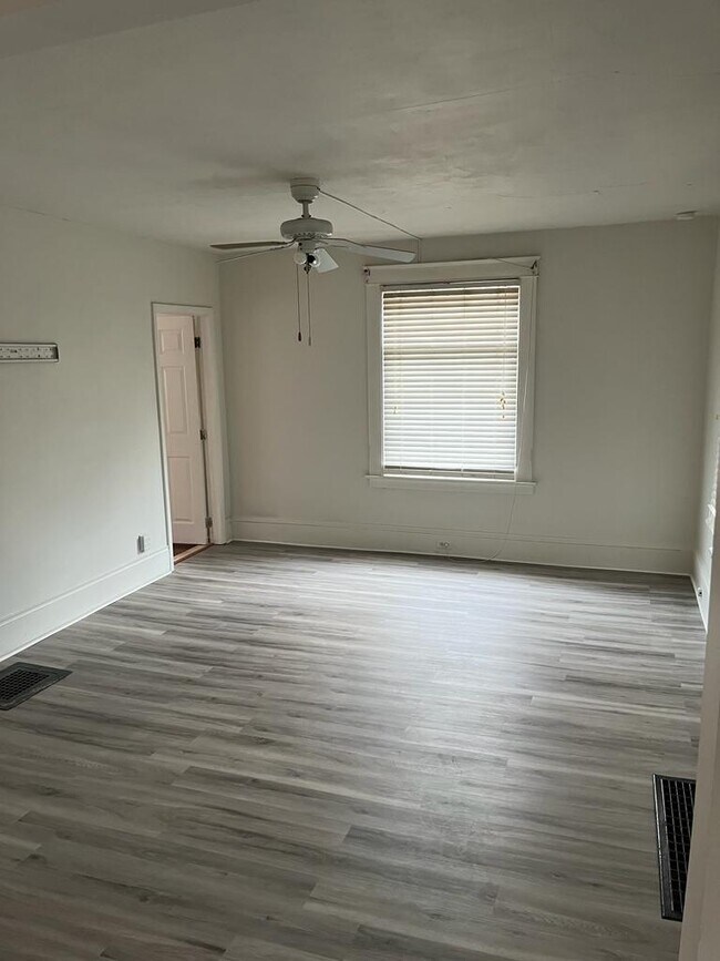 Building Photo - 1000 Walnut St