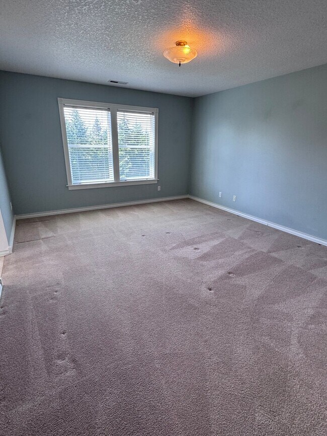 Building Photo - Gorgeous Home on 23 Acres Includes 22x32 S...