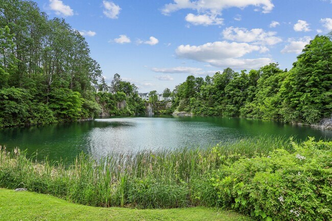 Building Photo - 41 Burlington Ct