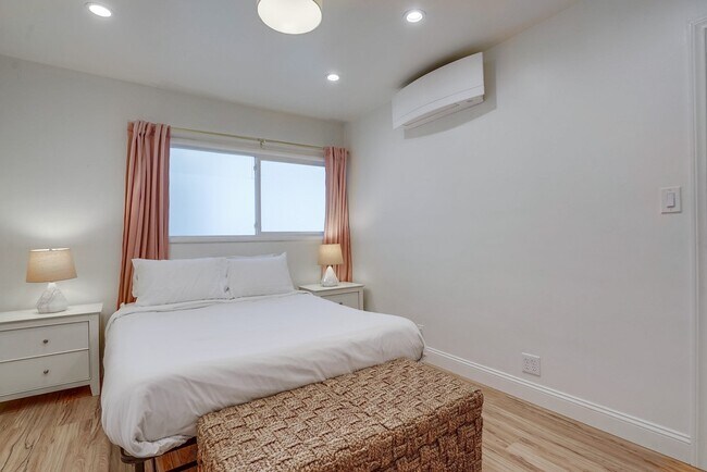 Building Photo - 12042 Sylvester St